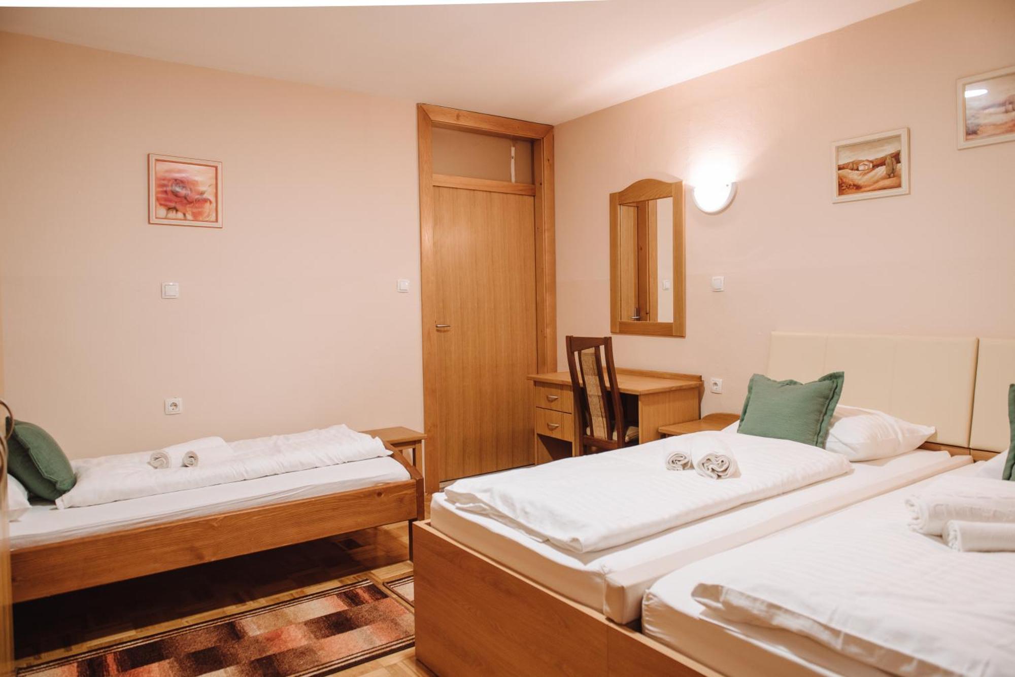 ホテル Gostisce Ulipi Slovenske Konjice エクステリア 写真